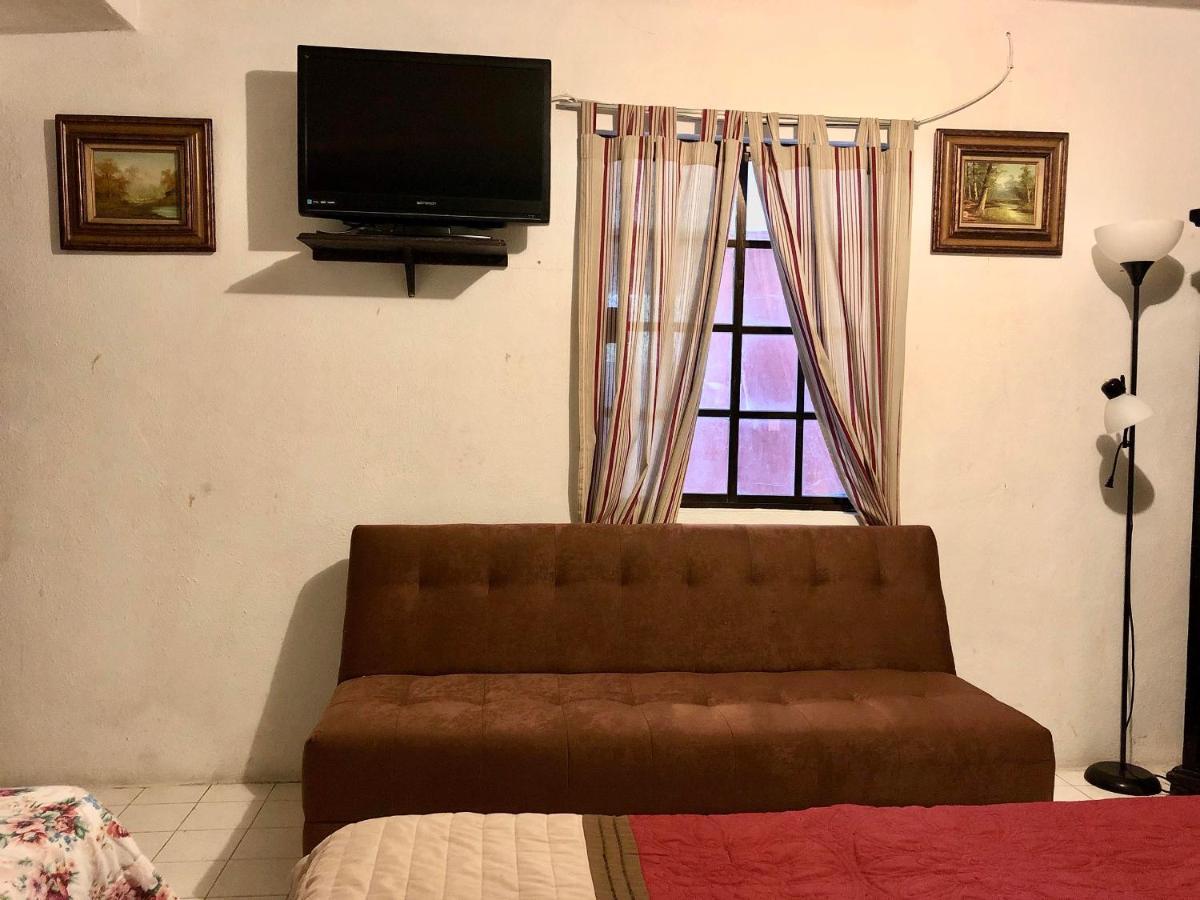 Oyo Hotel Cuatro Reales Galeana Extérieur photo